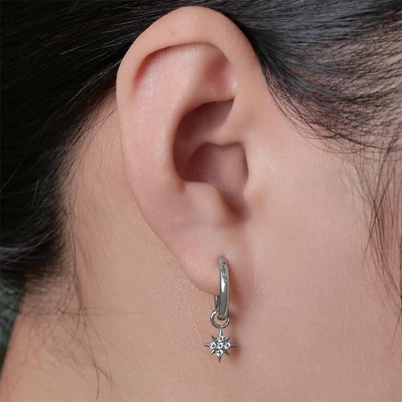 【Headphones repurchase surprise price】Eight-pointed Star Diamond Earrings