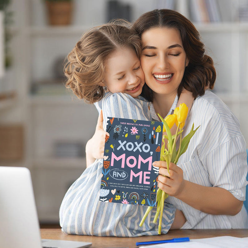 Mom and Me Diary - A Pass Back and Forth Mother and Daughter Journal for Girls to Write